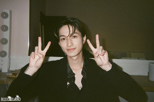 ”Glow Gold” MV Behiind Photos(Film ver.) Pt.2