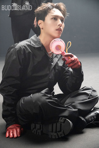 ”Honey” MV Behiind Photos Pt.1