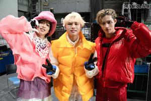 ”Honey” MV Behiind Photos（Group Photo）