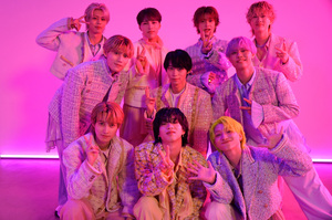 ”Ütopia” MV Behiind Photos（Group Photo）