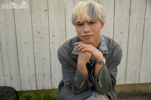 ”LÖVE ME” MV Behiind Photos