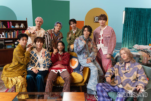 "Dear" Music Video Shooting Behind Photos