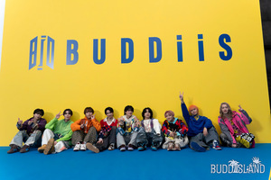 "#KISSYOU" Music Video Shooting Behind Photos